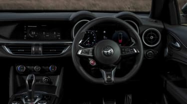 Alfa Romeo Stelvio Quadrifoglio - dashboard